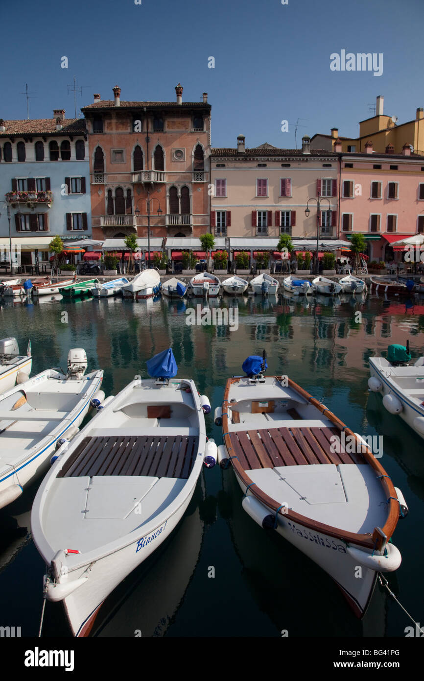 L'Italia, Lombardia, Lake District, il Lago di Garda, Desenzano del Garda, Porto Vecchio, old town Harbour Foto Stock