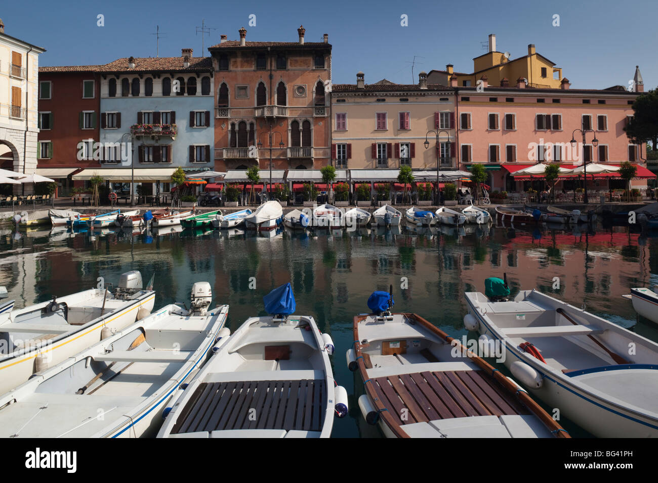 L'Italia, Lombardia, Lake District, il Lago di Garda, Desenzano del Garda, Porto Vecchio, old town Harbour Foto Stock