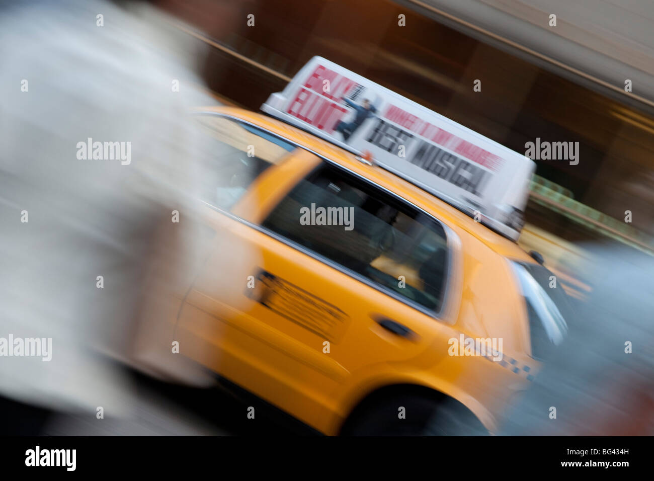 Taxi, Quinta Avenue, Manhattan, New York City, Stati Uniti d'America Foto Stock