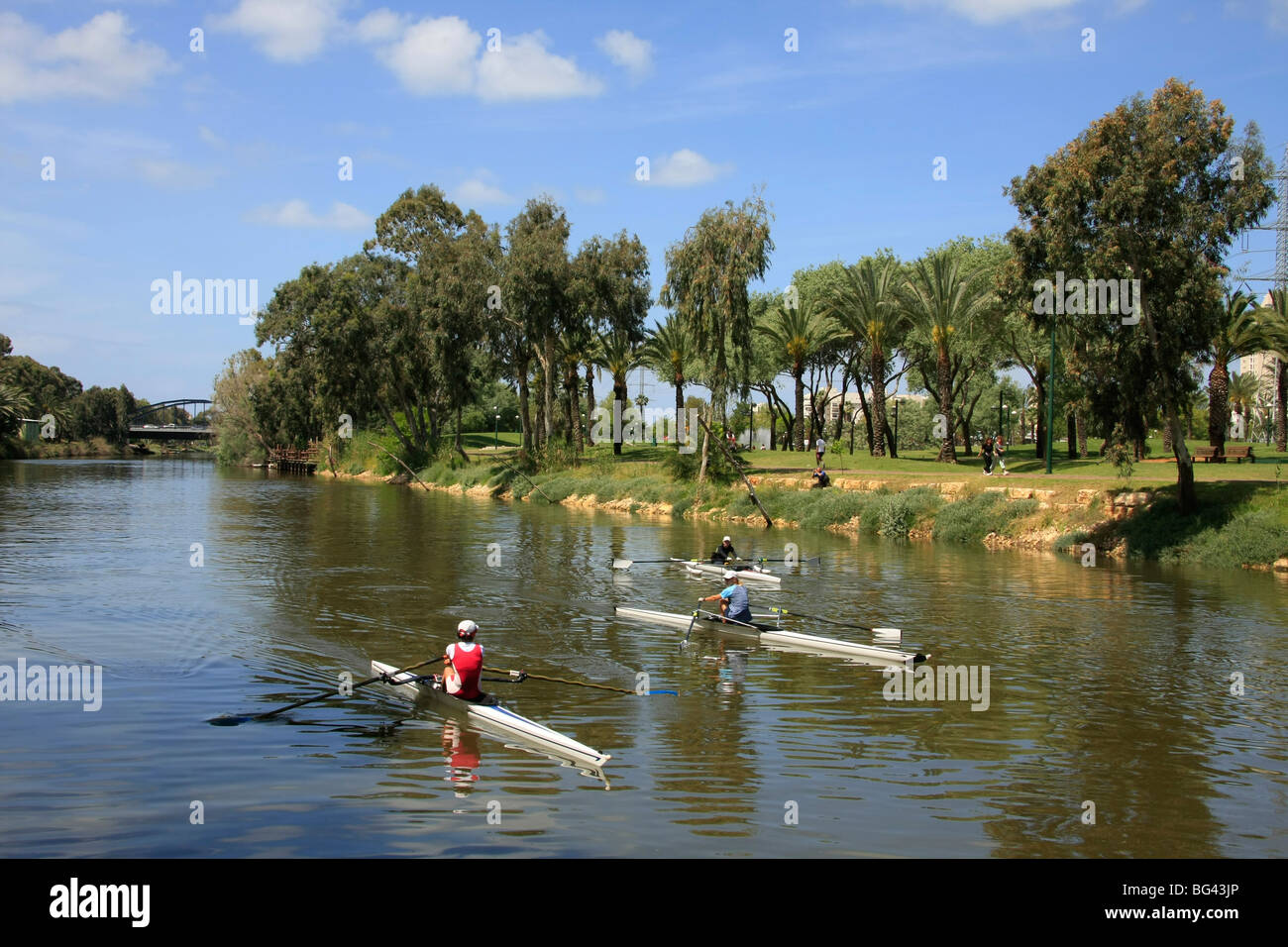 Israele, Tel Aviv. Le vie Hayarkon Park dal fiume Yarkon Foto Stock