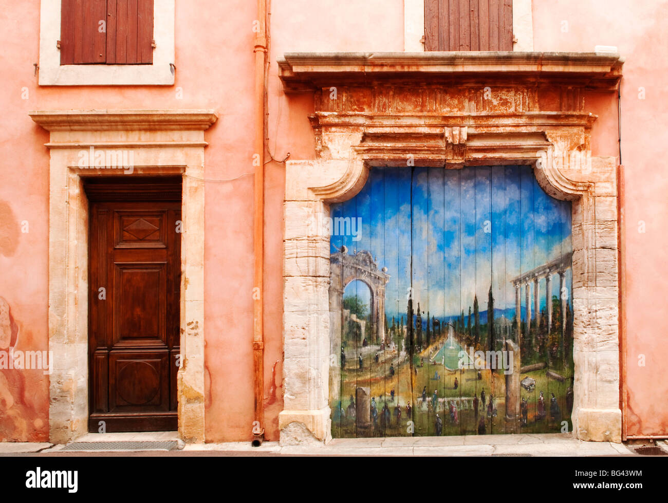 Il murale sulla porta in Roussillon, Provenza, Francia Foto Stock