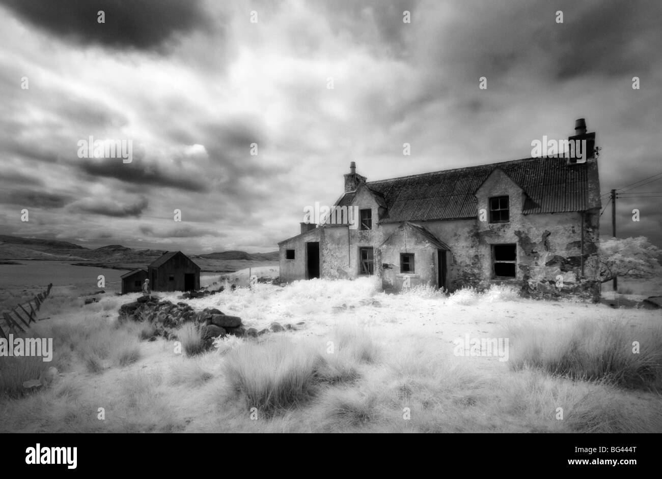 Immagine a infrarossi di un casale abbandonato vicino Arivruach, isola di Lewis, Ebridi, Scotland, Regno Unito Foto Stock