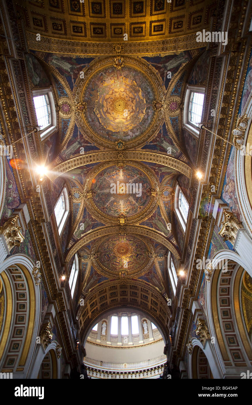 Inghilterra, Londra, la Cattedrale di St Paul, soffitto in mosaico della cudiero Foto Stock
