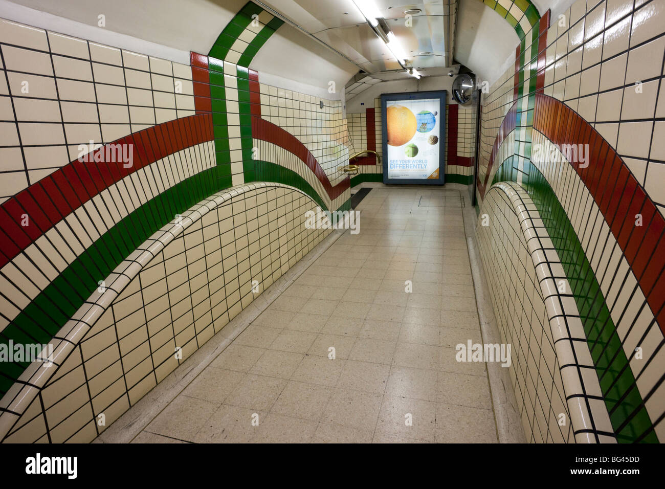 Inghilterra, Londra, Stazione Metropolitana di passaggio Foto Stock