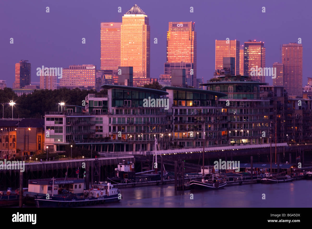 Inghilterra, Londra Docklands e il fiume Tamigi Foto Stock