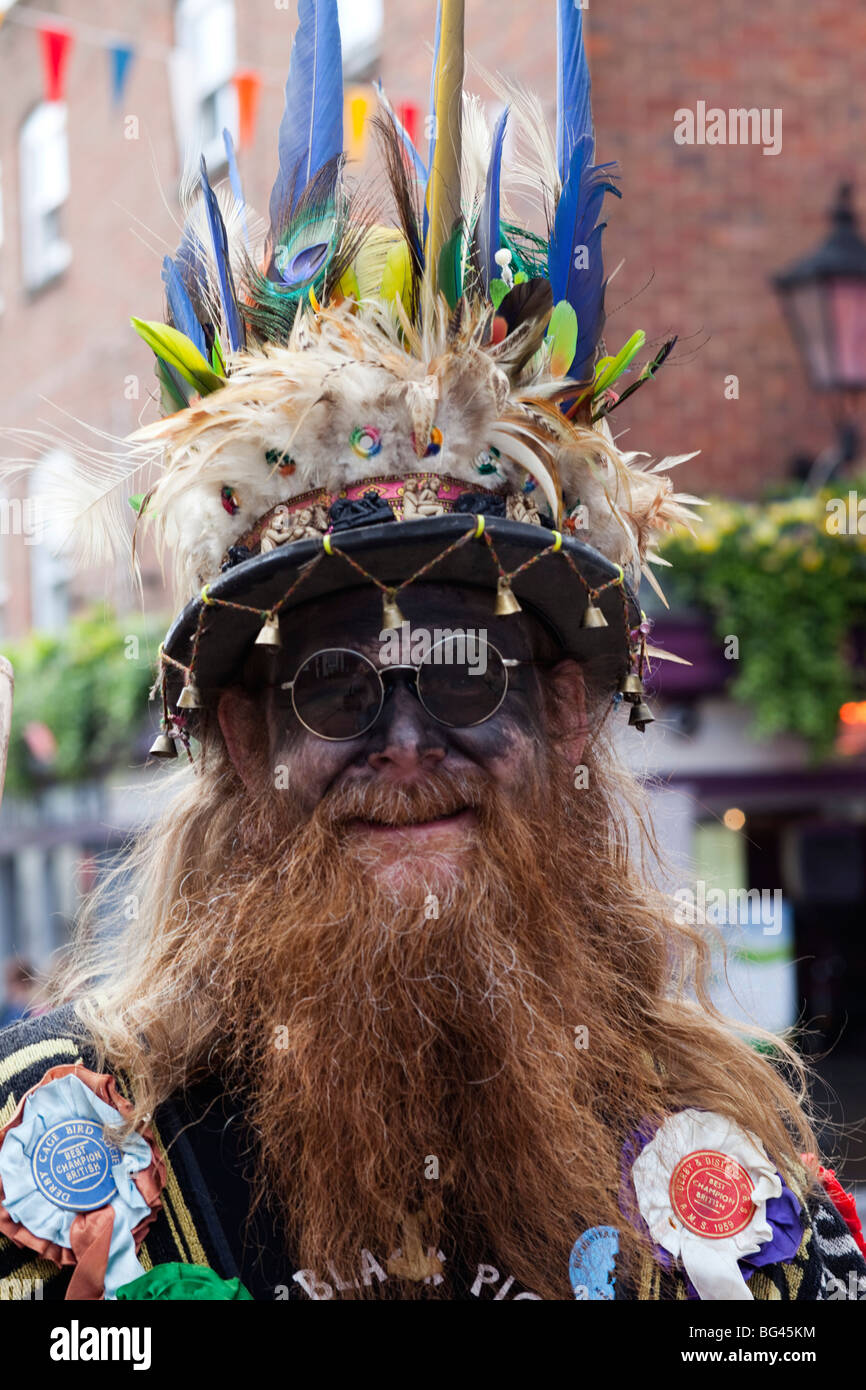 Inghilterra, Kent, Rochester, Morris danzatrice presso l'annuale Festival spazia Foto Stock