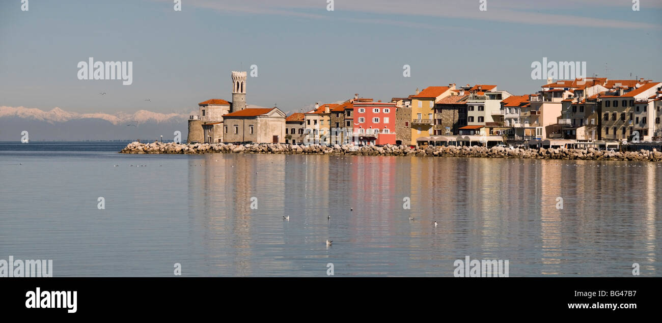 Vista panoramica sul lungomare di pirano, Slovenia, Europa Foto Stock