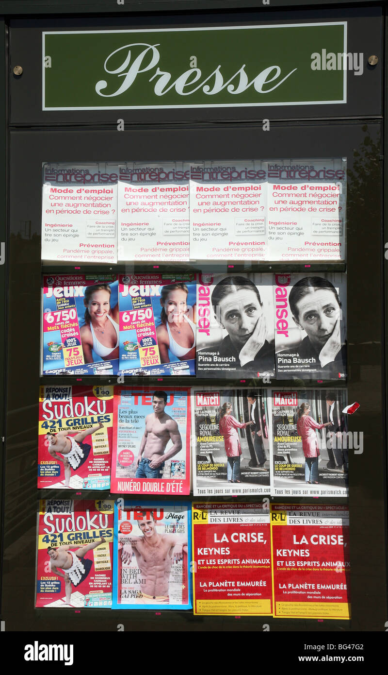 Giornali e riviste chiosco a Bordeaux, Francia Foto Stock