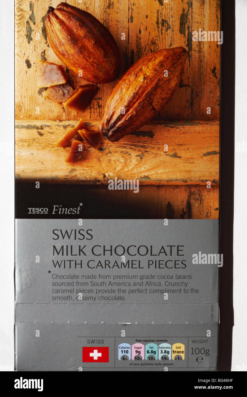 Bar del Tesco Finest svizzero di cioccolato al latte con pezzi di caramello Foto Stock