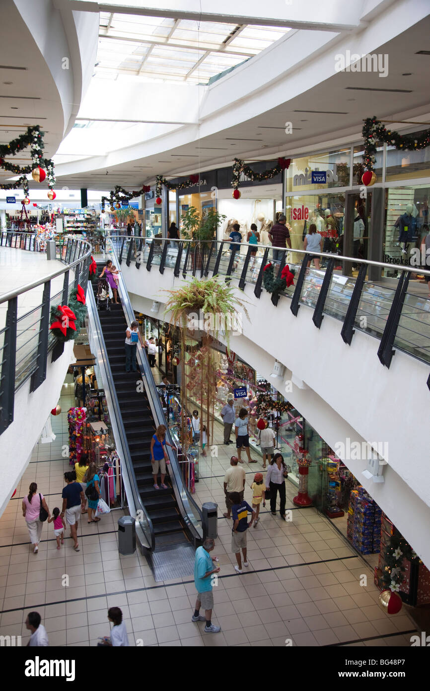 Uruguay, Punta del Este, Punta Shopping Mall, interno Foto Stock