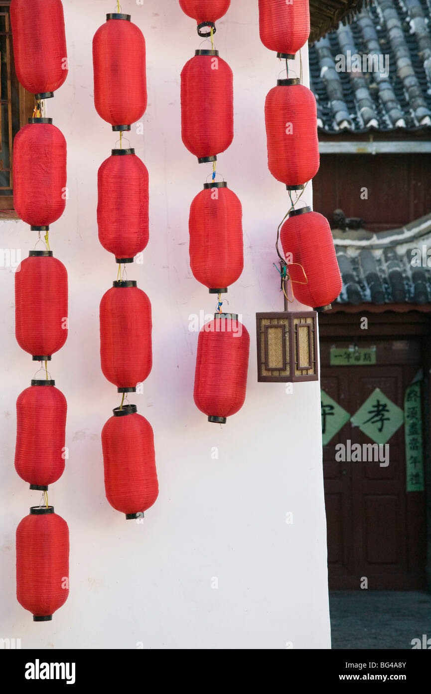 La Cina, nella provincia dello Yunnan, Lijiang, Città Vecchia, lanterne rosse Foto Stock