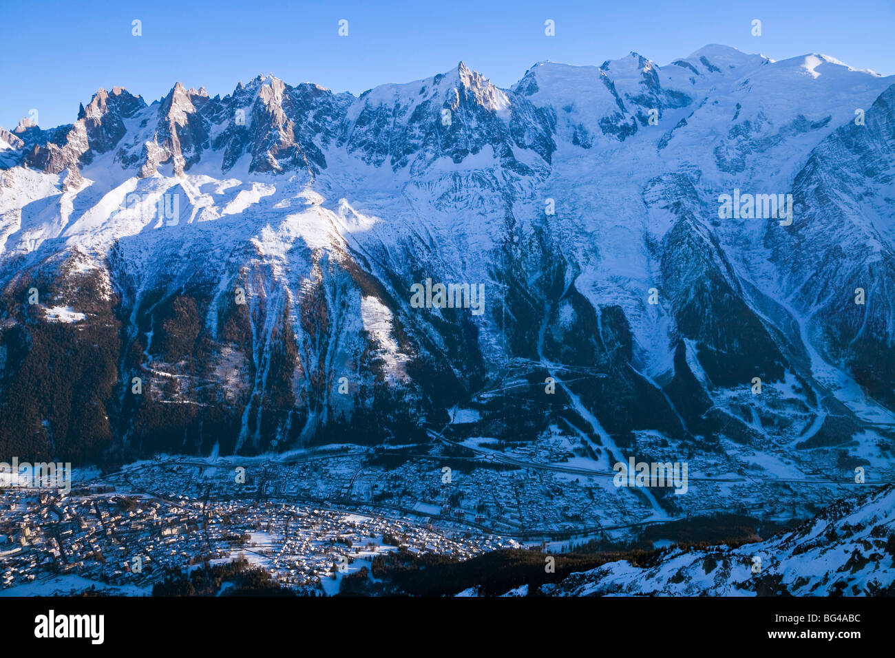 Chamonix Mont-Blanc, sulle Alpi francesi, Haute Savoie, Chamonix, Francia Foto Stock