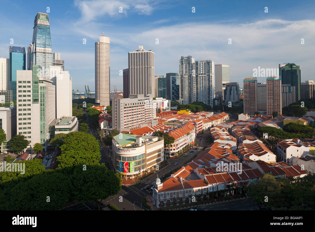 Vista in elevazione su Chinatown, moderno skyline della città, Singapore, Asia Foto Stock