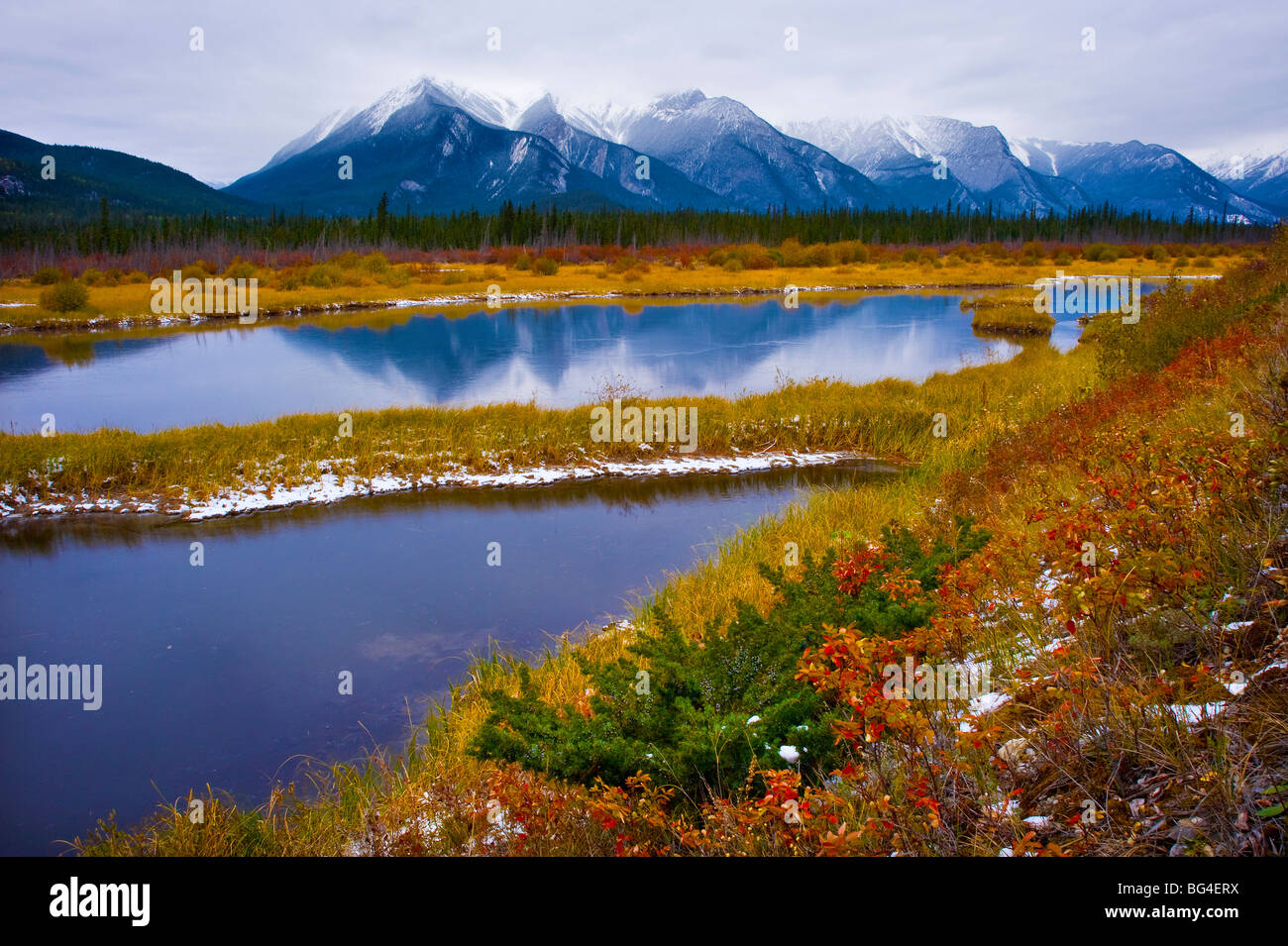 Un paesaggio di montagna nel Parco Nazionale di Jasper Foto Stock