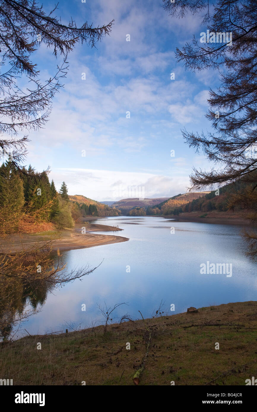 Derwent bella vista del serbatoio nel Derbyshire Parco Nazionale di Peak District Inghilterra. Foto Stock