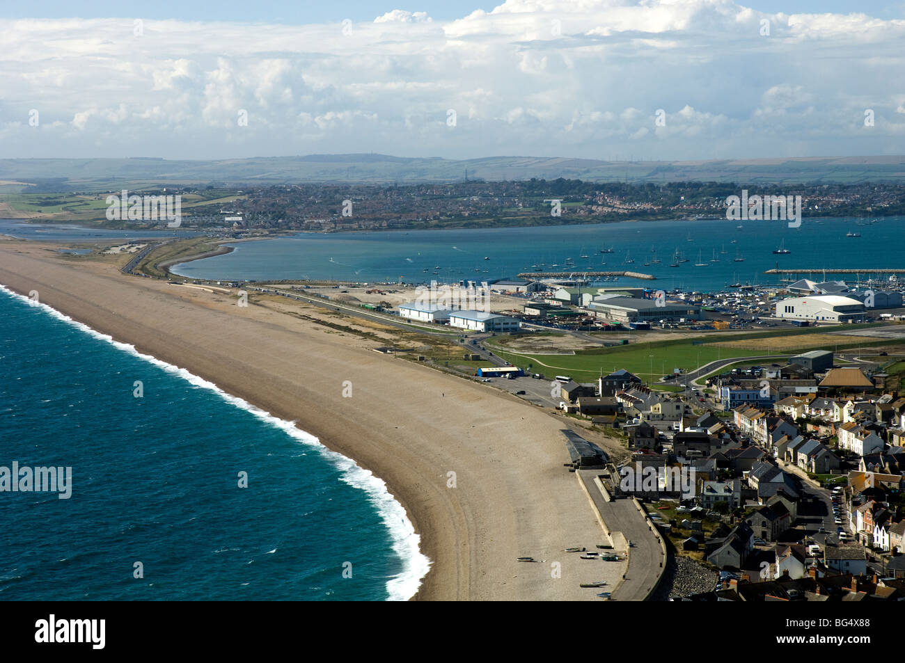 Magnifica vista di Portland e Chesil Beach, la Baia di Weymouth in distanza. Foto Stock