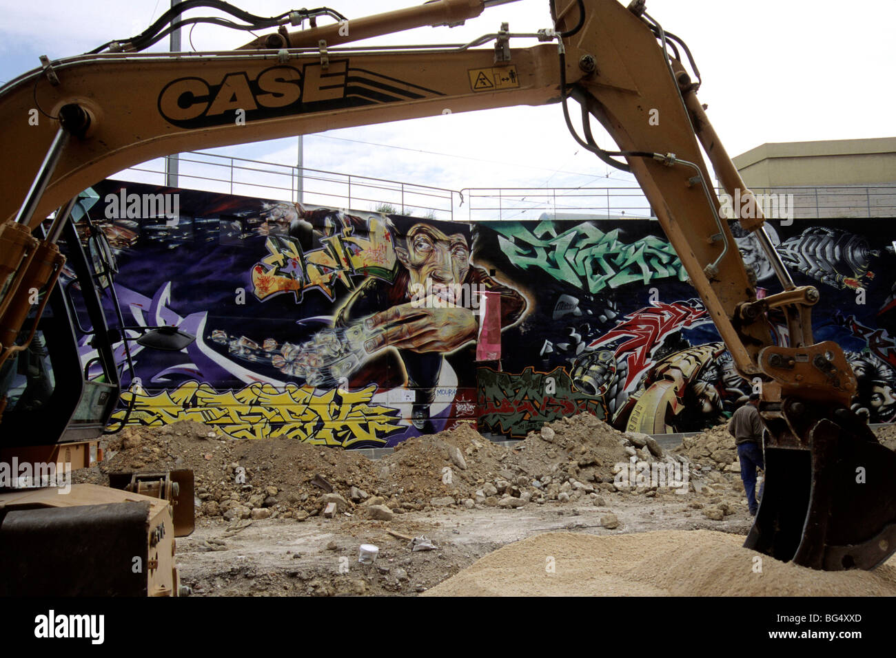 La Francia. Marsiglia. Super graffiti a quello che era un immigrato ostello a La Friche la Belle de Mai. Sacco di dinamismo qui. Foto Stock