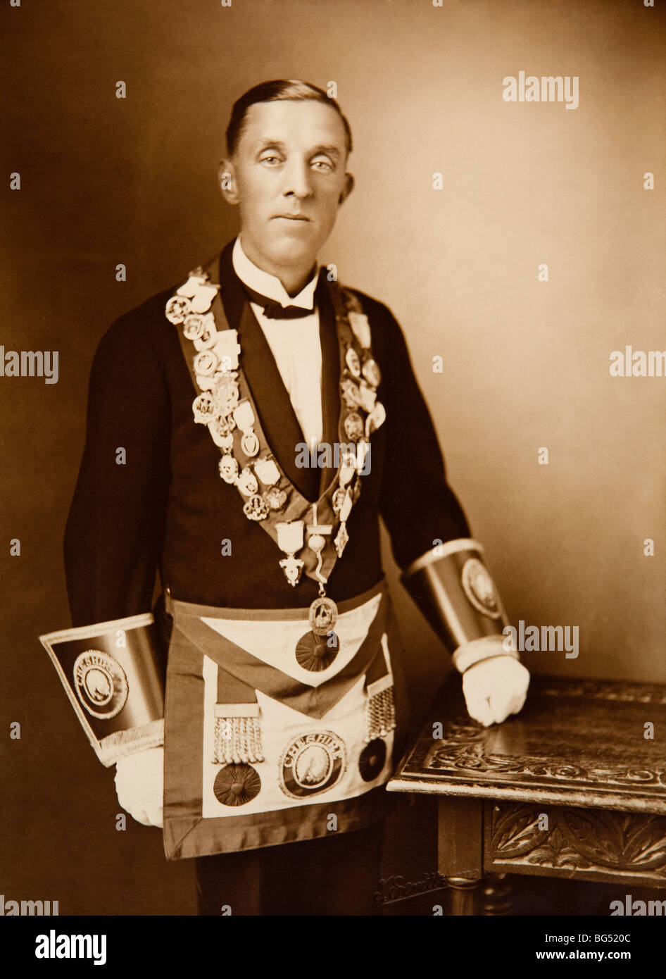 Storia Masonica, uomo in 1920s massoni regalia Foto Stock