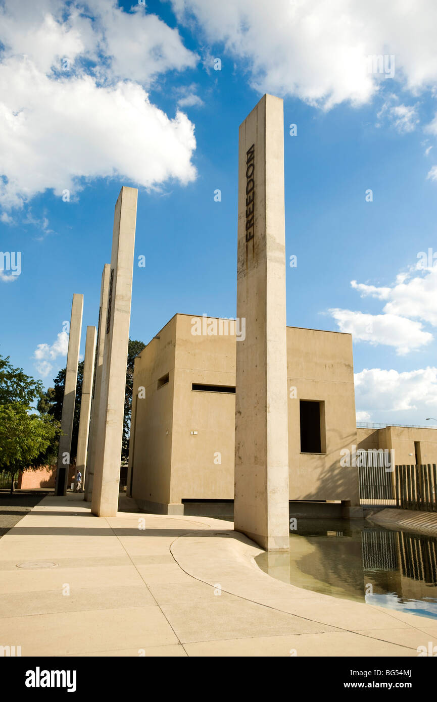 I turisti presso il Museo dell'Apartheid. Johannesburg, Sud Africa. Foto Stock