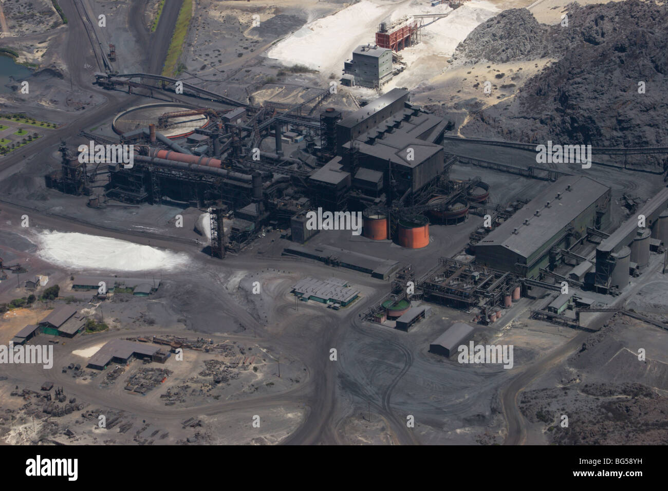 Impianto di cemento forno carbone sporco industria nero Foto Stock