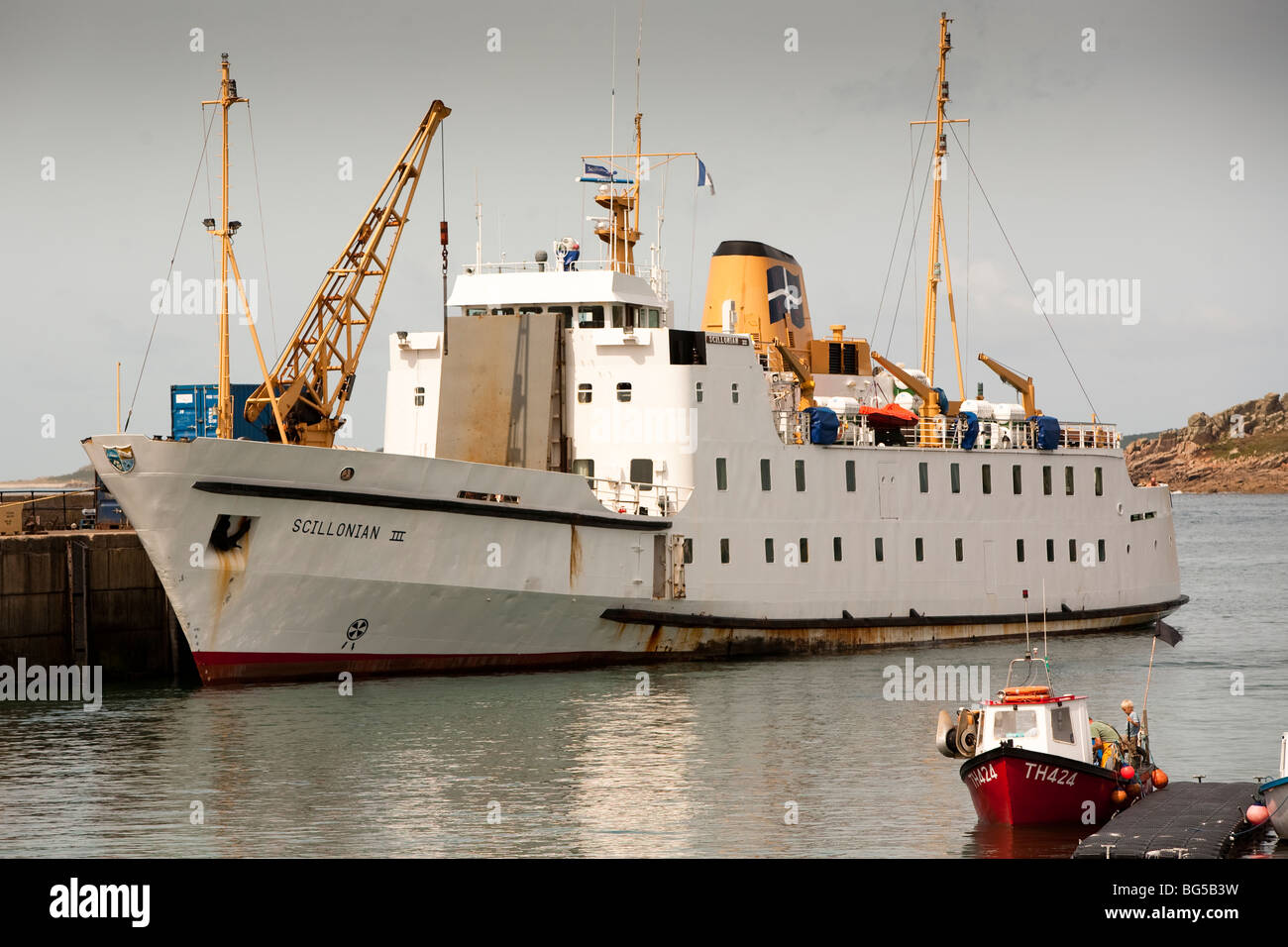 Scillonian III ormeggiata in St Mary's Harbor Isole Scilly Foto Stock