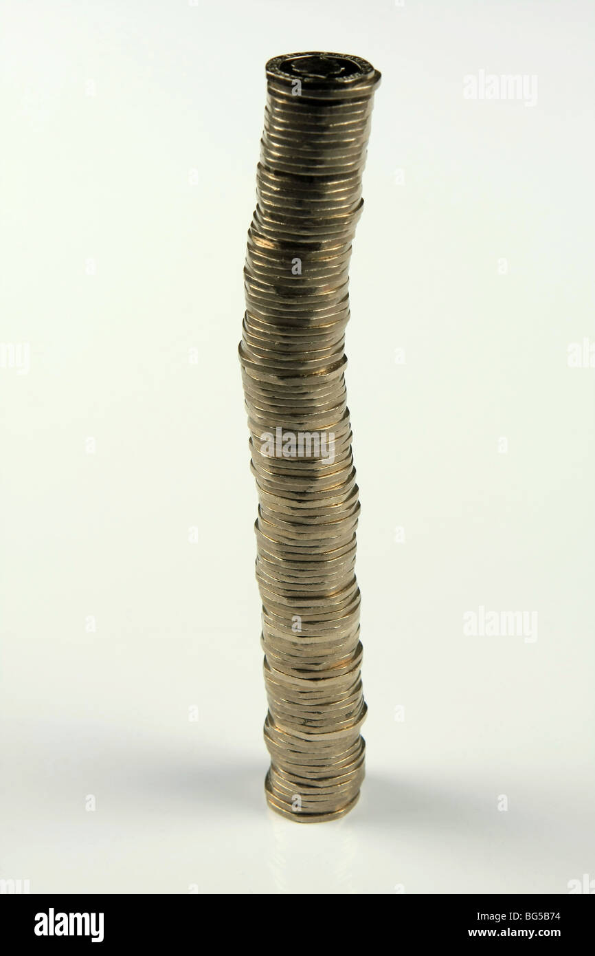 Una pila alta di 20p delle monete in euro Foto Stock