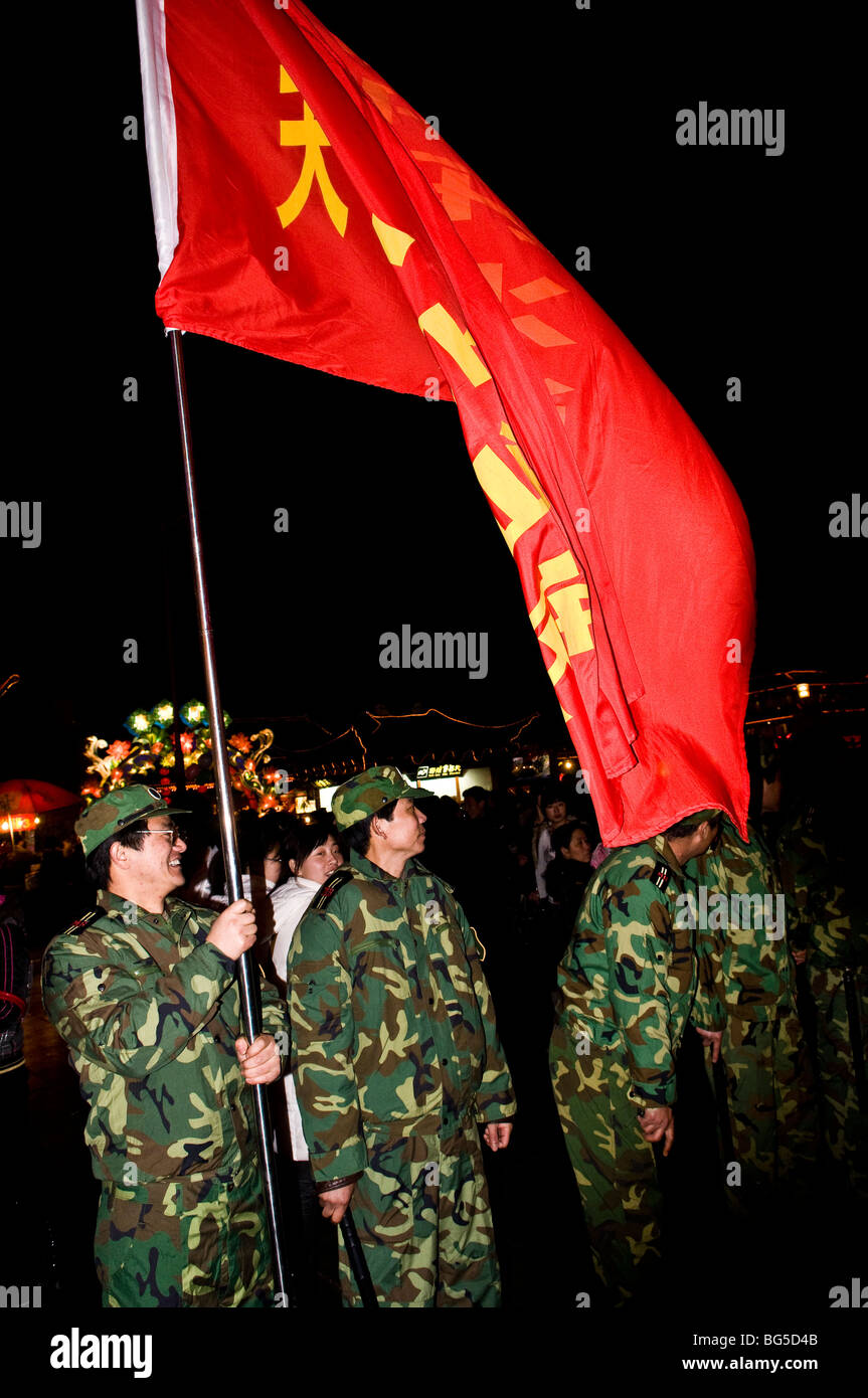 Esercito cinese festeggia il nuovo anno cinese. Foto Stock