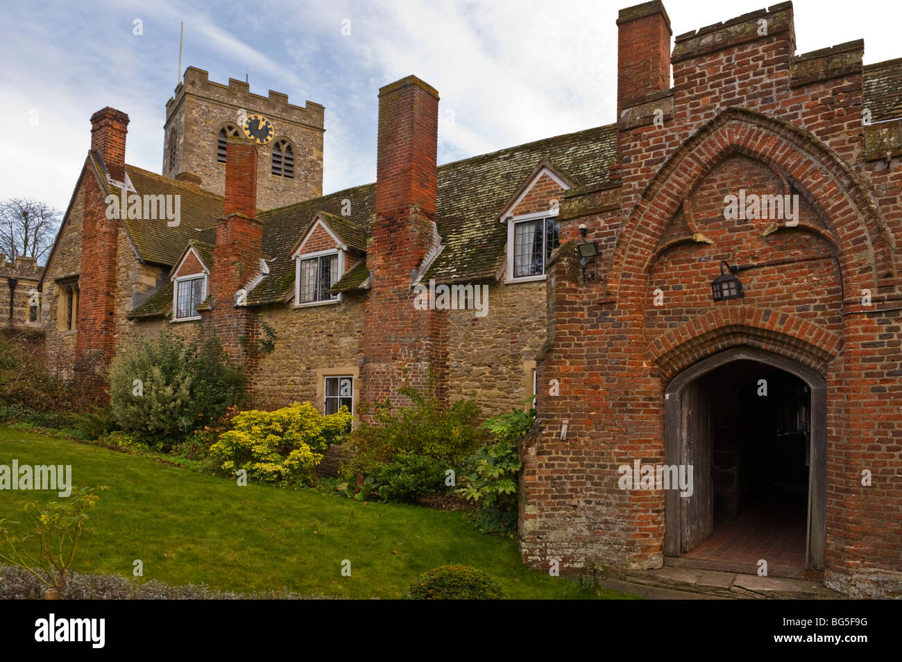 Tradizionale in rosso mattone edifici, gli ospizi di carità a Ewelme Oxfordshire UK Foto Stock