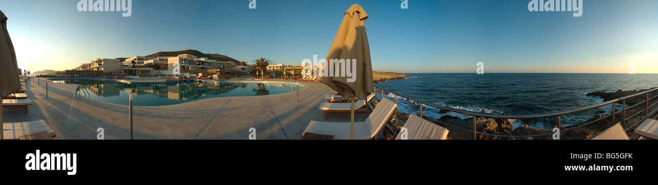 Blu Royal Spa Resort piscina dal panorama del mare di Creta, Grecia Foto Stock