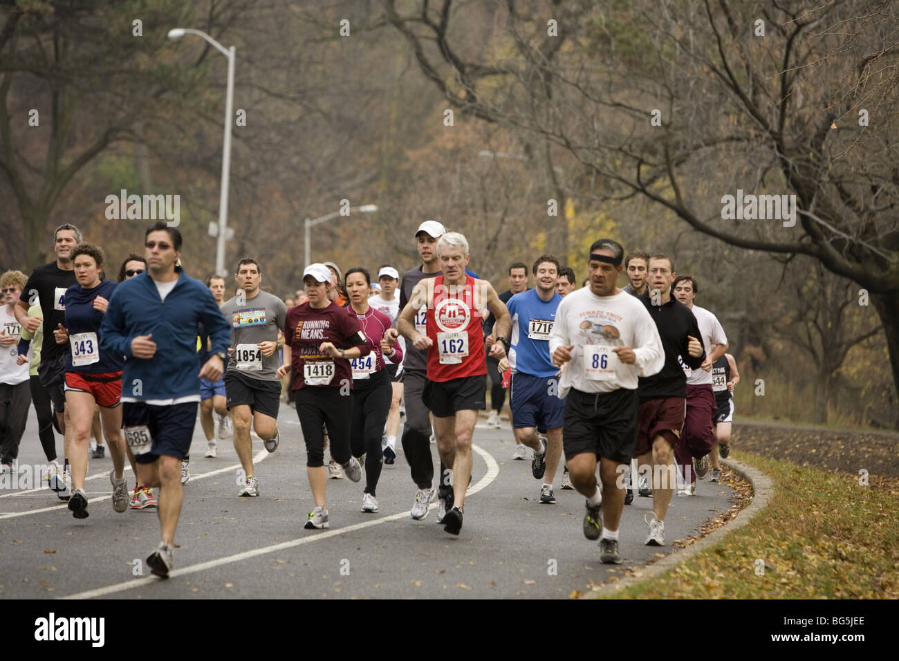 L'annuale "Turchia trotto" 5 miglio ringraziamento mattina gara podistica in Prospect Park di Brooklyn, New York. Foto Stock