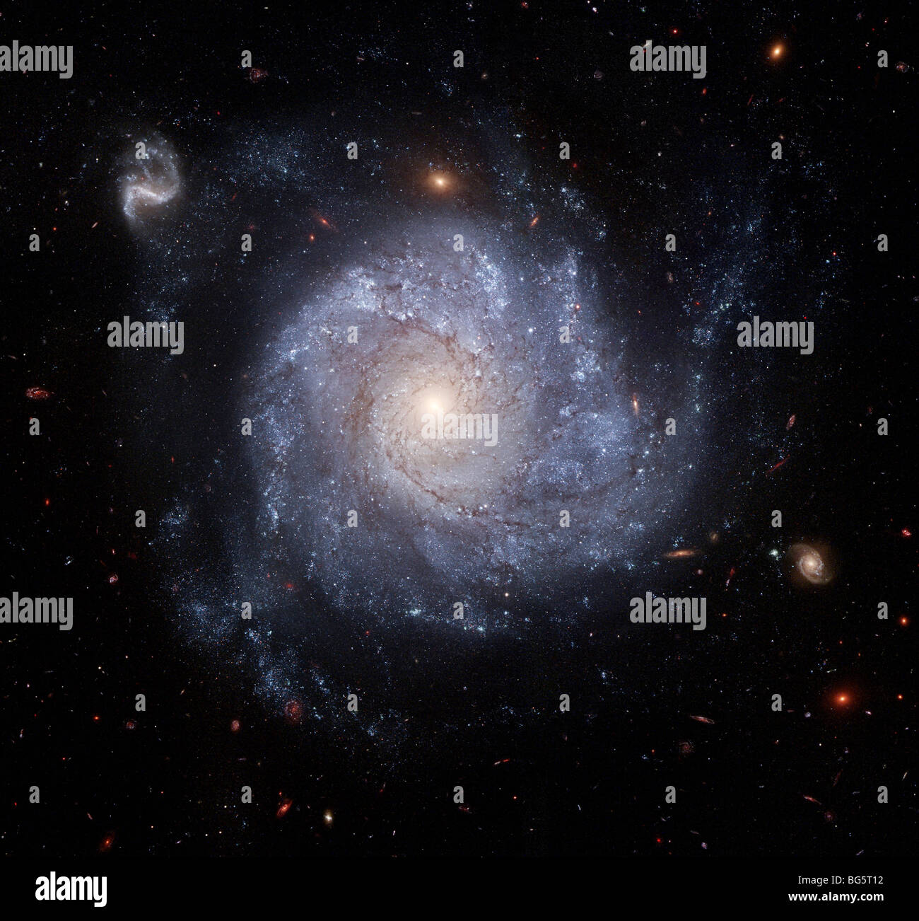 Questo drammatico galassia a spirale è NGC 1309 Foto Stock