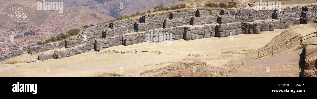 Panorama - grandi pietre in fortezza Inca pareti, Sacsayhuaman, Cusco, Perù, Sud America Foto Stock