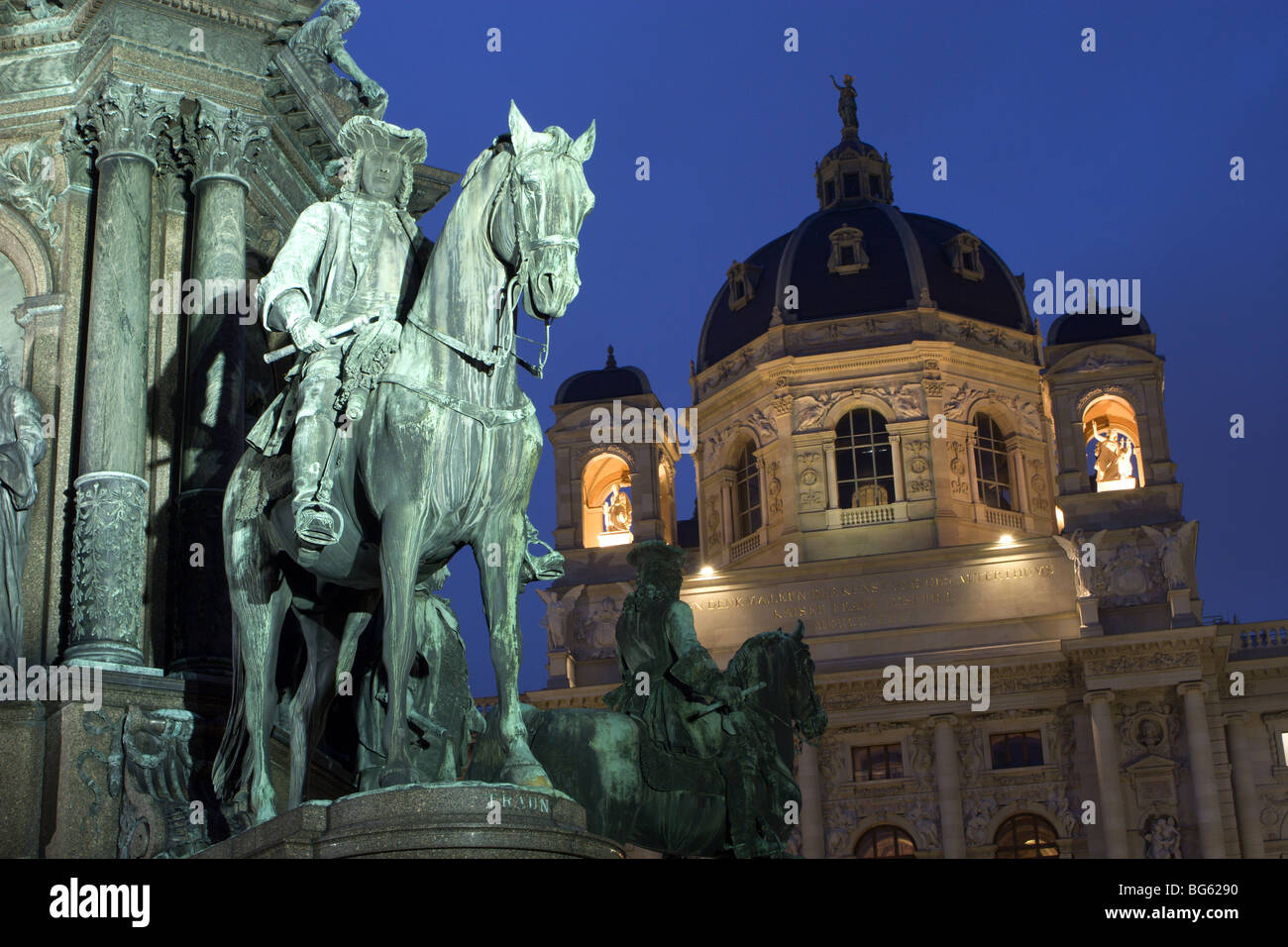 Vienna - Maria Theresia landmark e cupola del museo Foto Stock