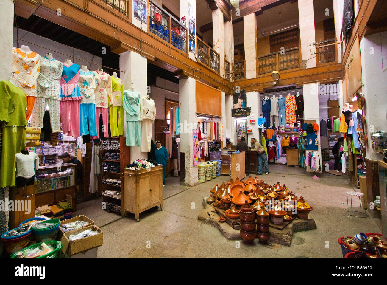 I fornitori nella città vecchia di Fez Marocco Foto Stock