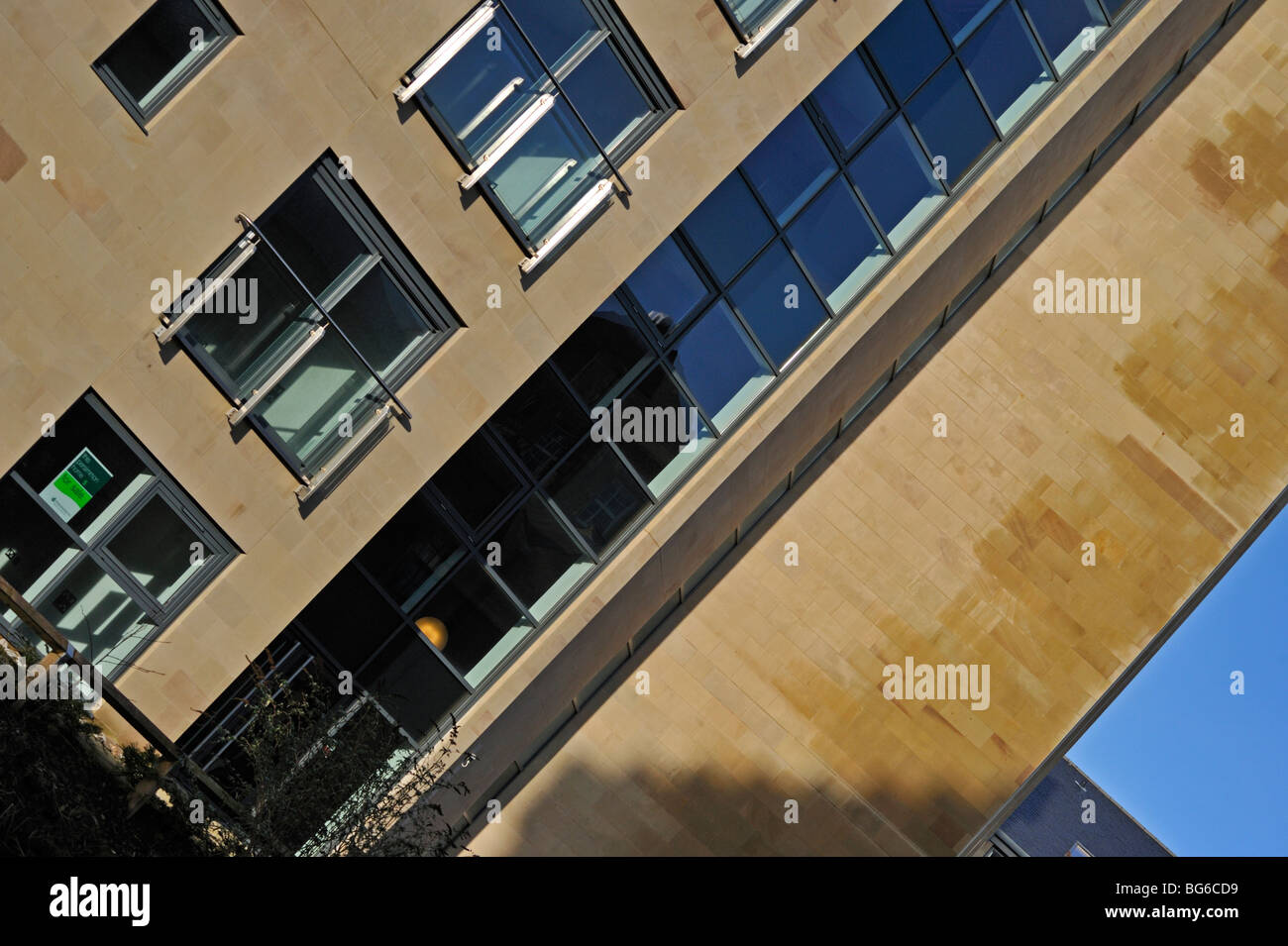 Multipiano appartamento edificio (dettaglio). Lancaster Canal, Lancaster, Lancashire, Inghilterra, Regno Unito, Europa. Foto Stock