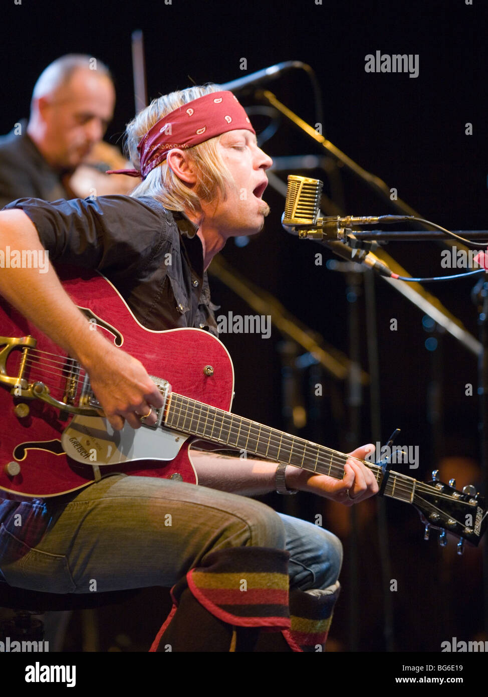 BUDAPEST-novembre 21: tessuto mano esegue banda sul palco Millenaris su Novembre 21 Foto Stock