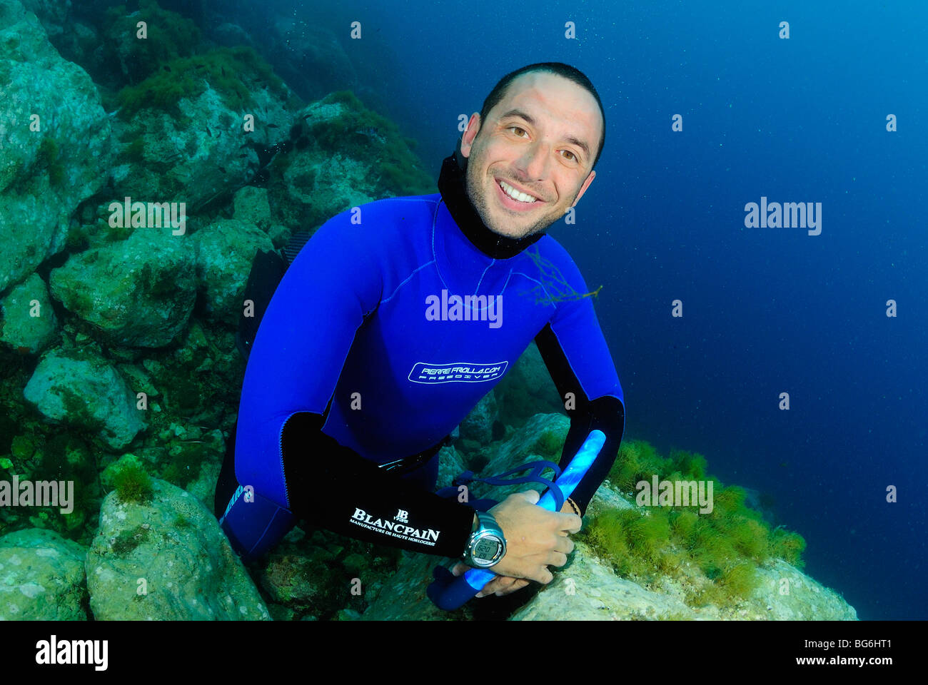 Apneista nel Mare Mediterraneo, off Monaco Foto Stock