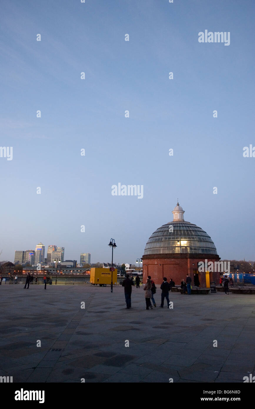 Greenwich foot tunnel entrata al tramonto, Cutty Sark Greenwich Londra Inghilterra REGNO UNITO Foto Stock