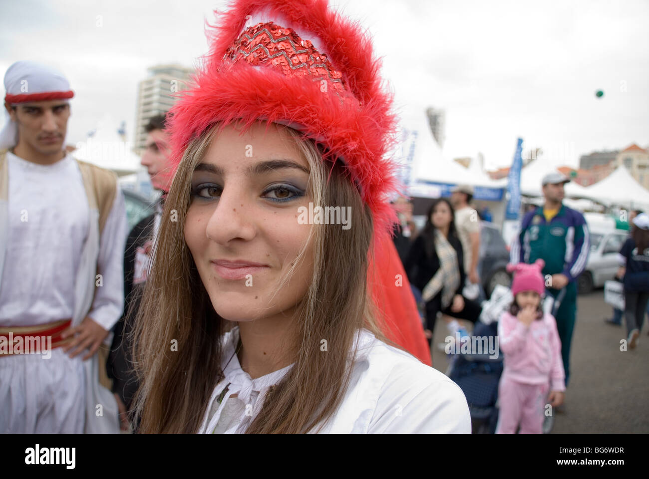 La ritrattistica di un libanese giovane donna che indossa abiti folk del Nord Libano Foto Stock