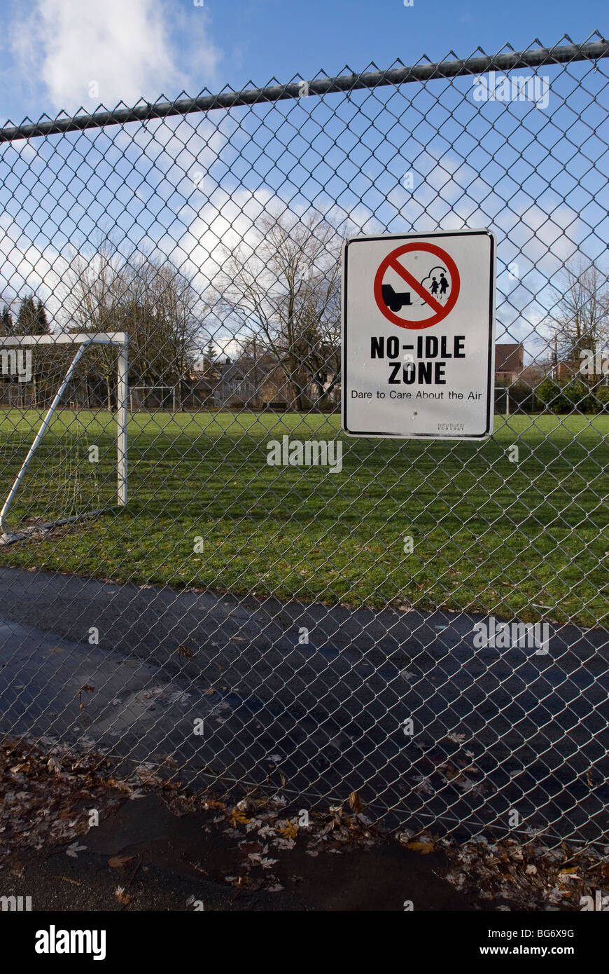 Nessun segno di minimo pubblicato il recinto. Foto Stock
