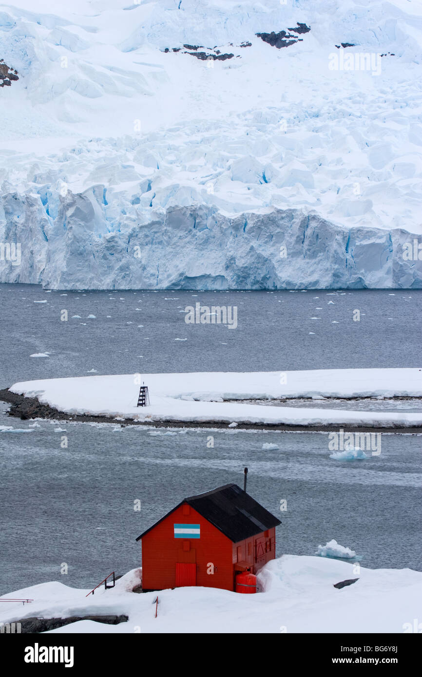 Red rifugio di Almirante Brown (Argentina) stazione Paradise Bay, Antartide Foto Stock