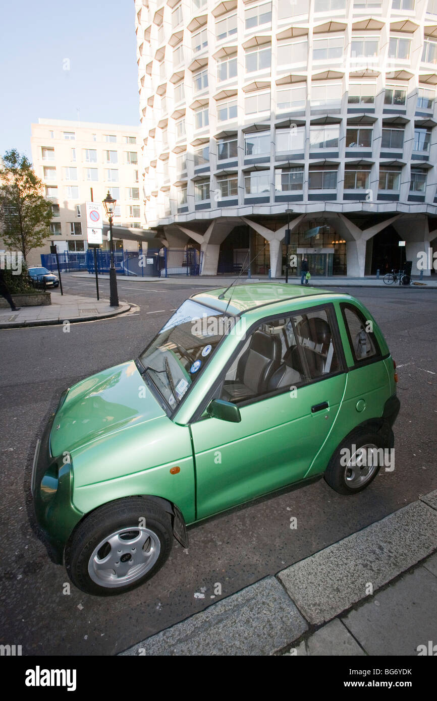 Un G-Wiz elettrica automatica parcheggiato il veicolo su strade di Londra. Foto Stock