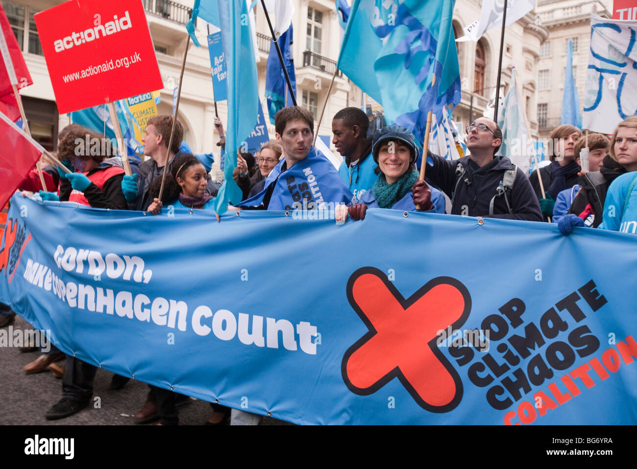 Allora onda, il più grande cambiamento climatico rally di sempre NEL REGNO UNITO, circonda le Case del Parlamento. Foto Stock
