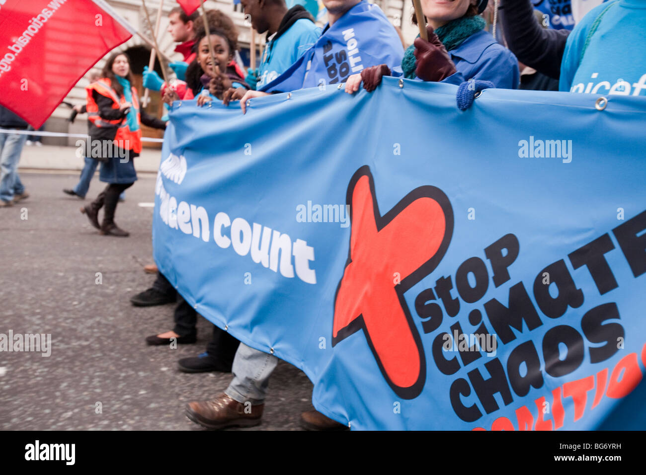 Allora onda, il più grande cambiamento climatico rally di sempre NEL REGNO UNITO, circonda le Case del Parlamento. Foto Stock
