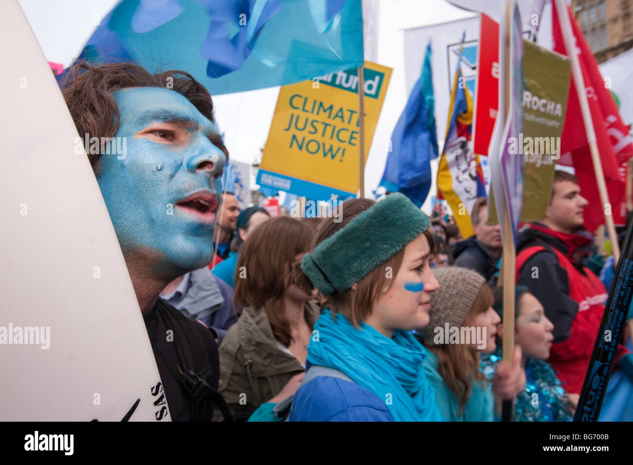 Allora onda, il più grande cambiamento climatico rally di sempre NEL REGNO UNITO, circonda le Case del Parlamento. Foto Stock