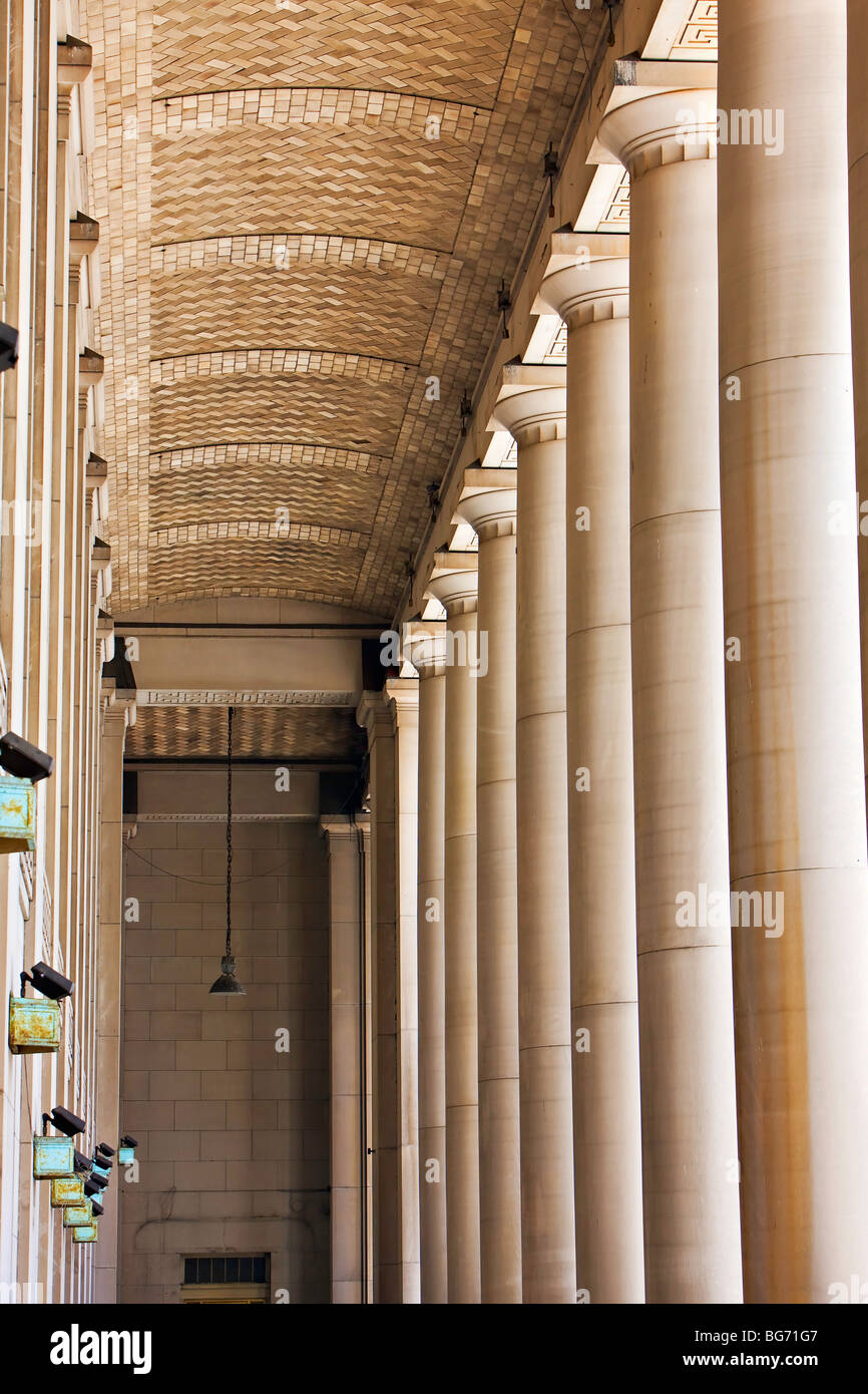 Colonne all'entrata della Union Station nel centro cittadino di Toronto, Ontario, Canada. Foto Stock