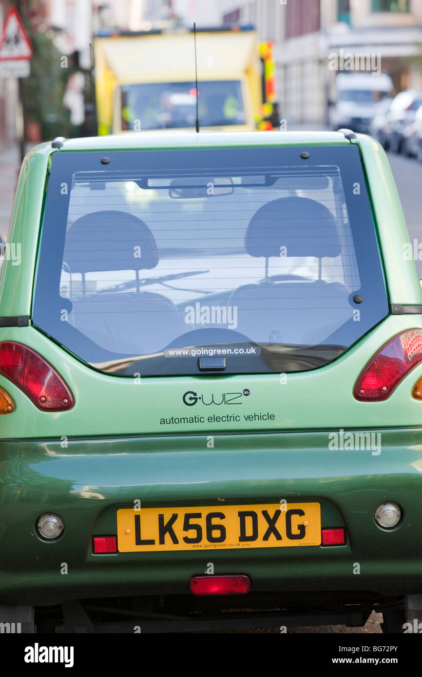 Un G-Wiz auto elettriche per le strade di Londra, Regno Unito. Tali veicoli a emissioni zero aiutano a combattere il cambiamento climatico. Foto Stock