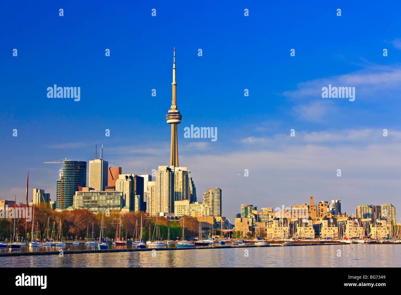Città di Toronto visto da Ontario Place in Toronto, Lago Ontario, Ontario, Canada. Foto Stock