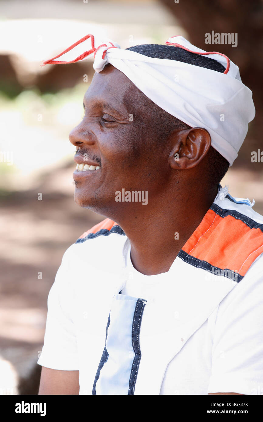 South African Xhosa uomo ritratto del viso.. Villaggio Culturale di Lesedi, Sud Africa, Novembre 2009 Foto Stock