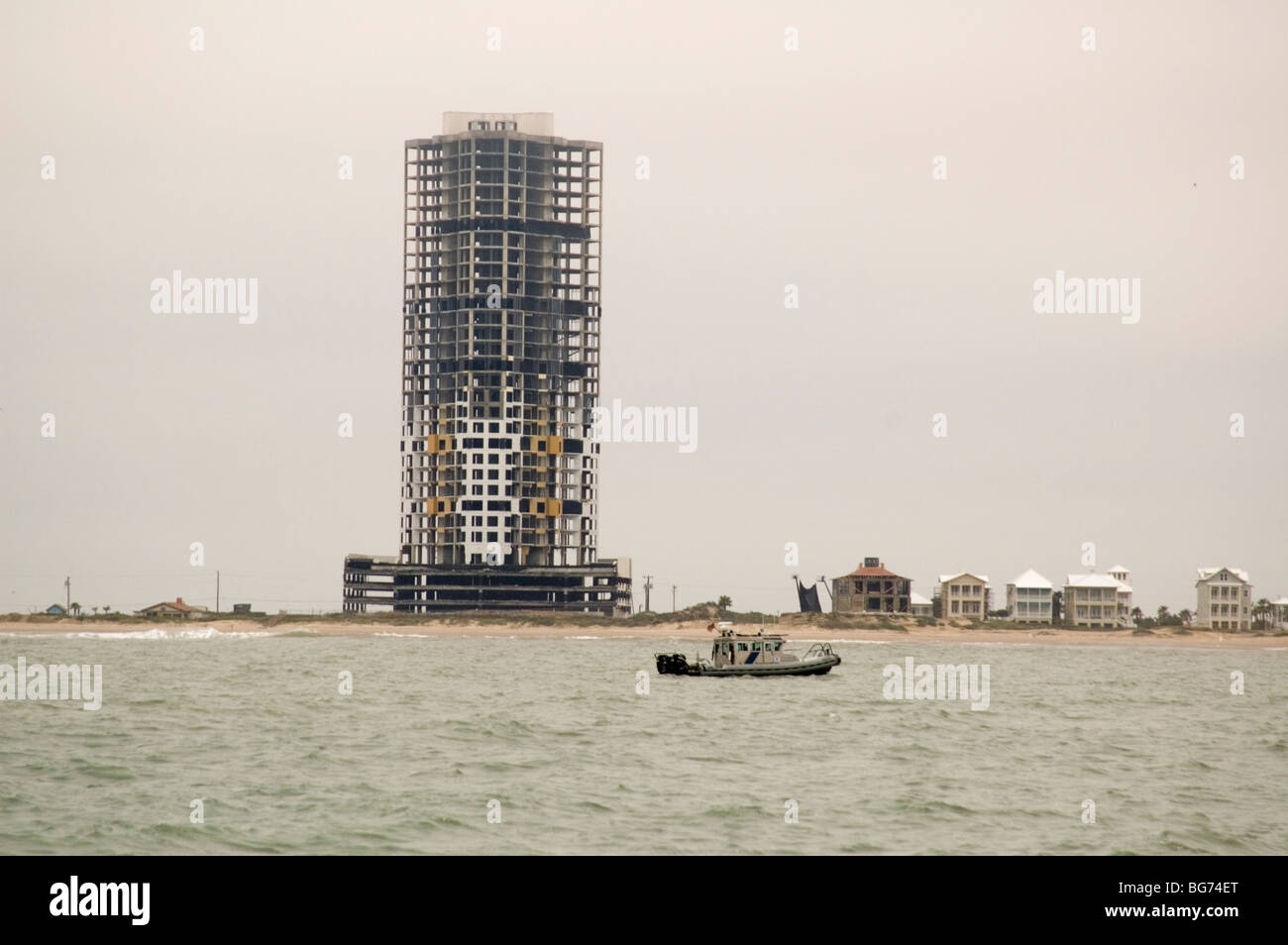 US Customs and Border Protection patrol boat cruises off South Padre Island Beach nel Golfo del Messico. Foto Stock